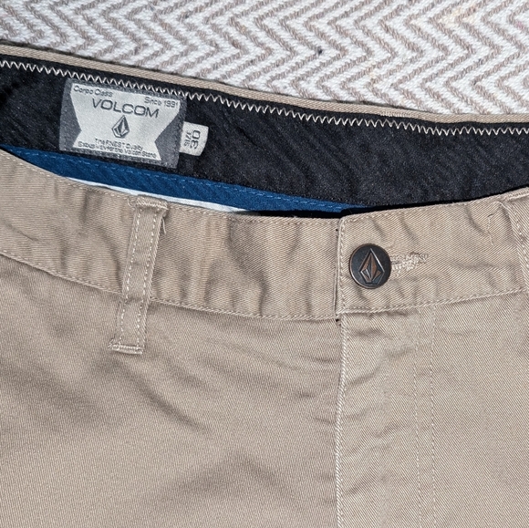Volcom Men's Khaki Flat Front Shorts - Picture 5 of 6